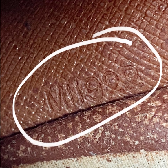 Louis Vuitton Monogram 6 Hook Key Holder - Picture 7 of 13